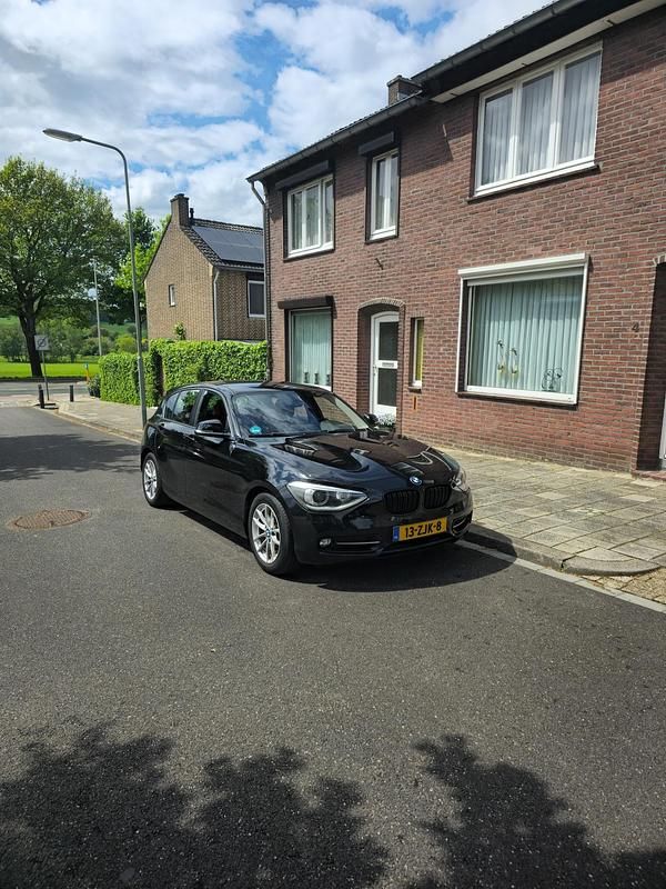 Zwart Occasion 2012 BMW 114 Sport Line Hatchback | € 6.500 (Goede deal) - Afbeelding 1/4