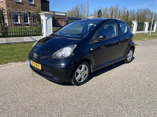 Zwart Gebruikt 2006 Toyota Aygo Hatchback | € 1.999 (Eerlijke prijs) - Afbeelding 1/4