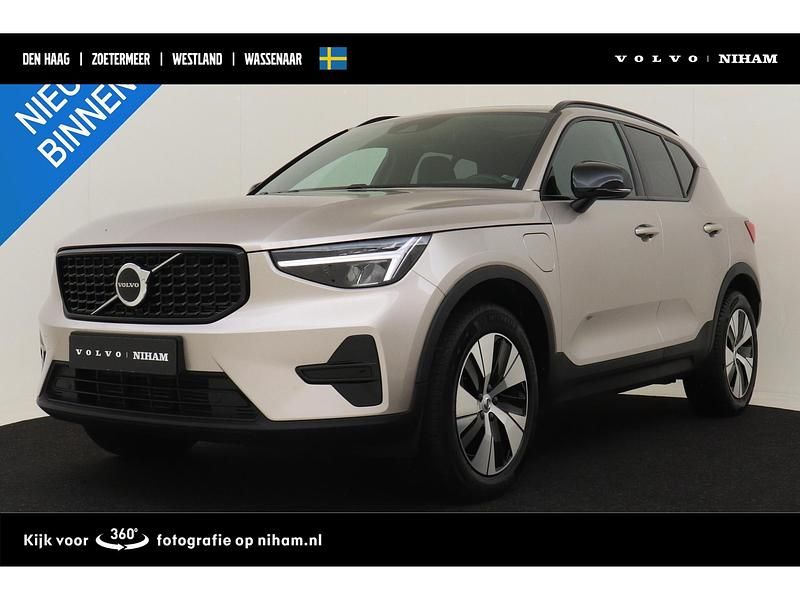 Roze Gebruikt 2023 Volvo XC40 Plus SUV | € 39.890 (Iets duurder) - Afbeelding 1/4