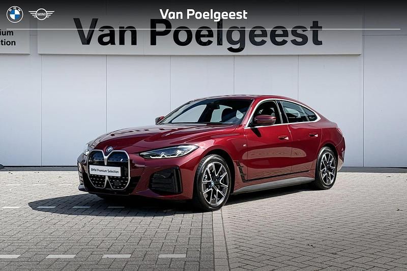 Aventurinrot iii metallic (rood metallic) Gebruikt 2024 BMW i4 M Sport Sedan | € 46.900 (Super prijs) - Afbeelding 1/4
