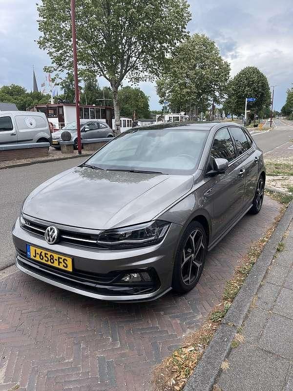 Grijs Gebruikt 2019 VW Polo Highline Hatchback | € 17.990 (Eerlijke prijs) - Afbeelding 1/4