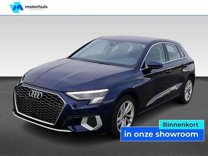 Blauw Gebruikt 2023 Audi A3 Sportback e-tron Design Hatchback | € 28.945 (Eerlijke prijs) - Afbeelding 1/4