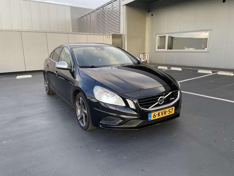 Zwart Gebruikt 2013 Volvo S60 R-Design Sedan | € 8.950 (Eerlijke prijs) - Afbeelding 1/4