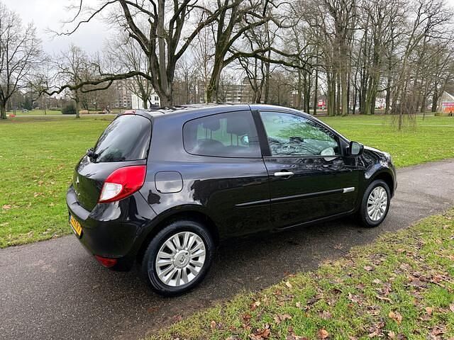 Occasion Renault Clio II Collection 75 PK (55 kW) 2011 Zwart Hatchback