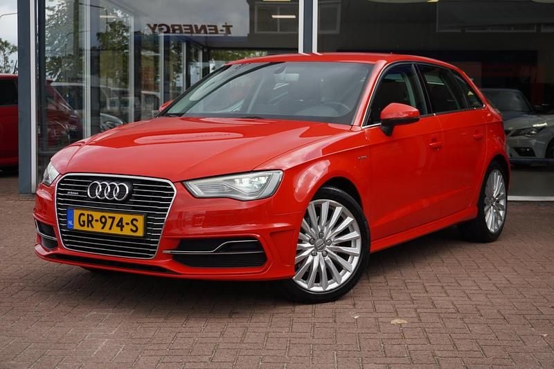 Rood Gebruikt 2015 Audi A3 Sportback e-tron Ambition Sedan | € 13.950 (Eerlijke prijs) - Afbeelding 1/4