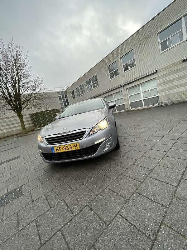 Grijs Occasion 2015 Peugeot 308 MPV | € 4.500 (Goede deal) - Afbeelding 1/4