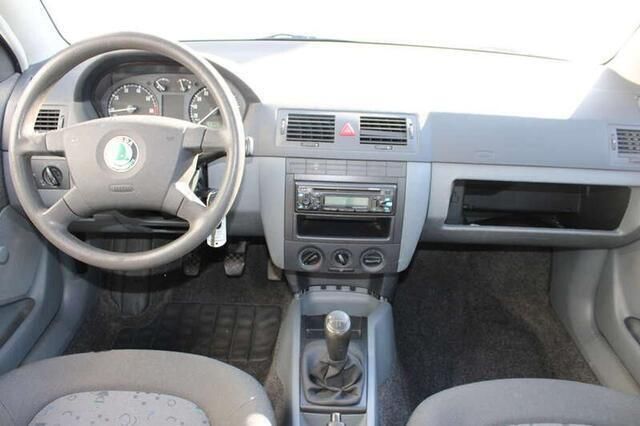 Occasion Skoda Fabia 64 PK (47 kW) 2003 Zilver Hatchback