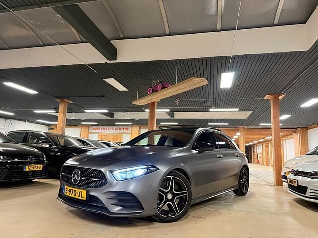 Grijs Occasion 2019 Mercedes A250 AMG Hatchback | € 22.950 (Eerlijke prijs) - Afbeelding 1/4