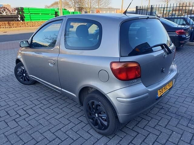 Occasion Toyota Yaris 87 PK (63 kW) 2005 Grijs Hatchback