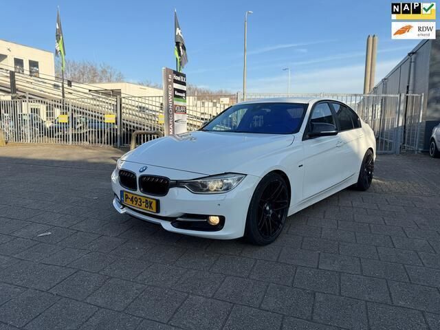 Wit Gebruikt 2012 BMW 328 Executive Sedan | € 11.749 (Eerlijke prijs) - Afbeelding 1/4