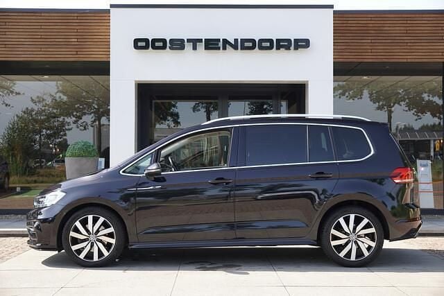 Zwart Gebruikt 2018 VW Touran Highline MPV | € 24.900 (Eerlijke prijs) - Afbeelding 1/4