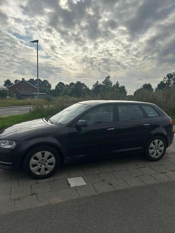 Zwart Gebruikt 2011 Audi A3 Stationwagen | € 4.750 (Goede deal) - Afbeelding 1/4