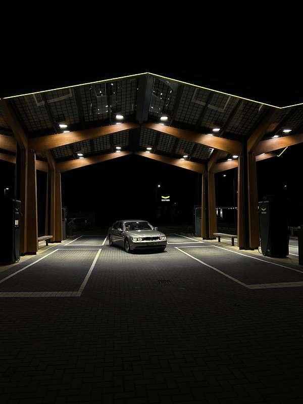 Grijs Gebruikt 2003 BMW 735 Executive Sedan | € 6.999 - Afbeelding 1/4