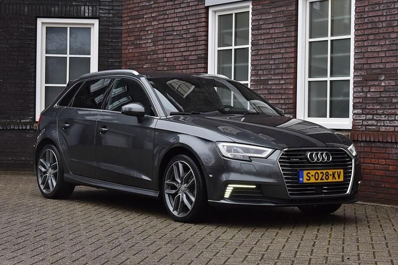 Grijs Gebruikt 2020 Audi A3 Sportback e-tron Competition Hatchback | € 21.400 (Super prijs) - Afbeelding 1/4