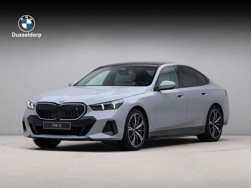 Grijs Nieuw 2025 BMW i5 Comfort Edition Sedan | € 86.055 (Goede deal) - Afbeelding 1/4