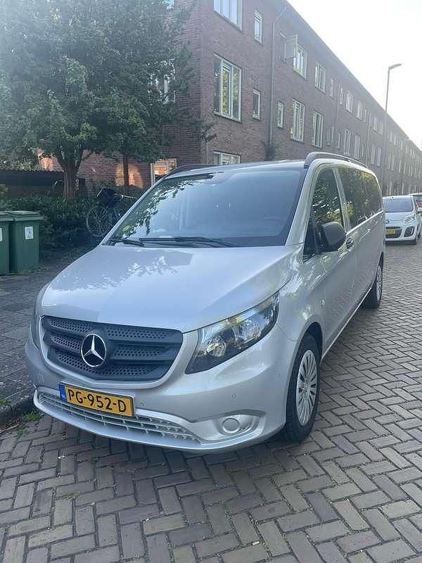 Grijs Gebruikt 2017 Mercedes Vito MPV | € 28.000 - Afbeelding 1/4