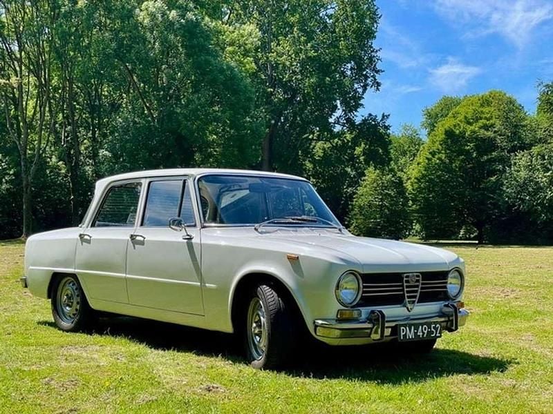 Wit Gebruikt 1971 Alfa Romeo Giulia 1300 Sedan | € 19.750 - Afbeelding 1/4