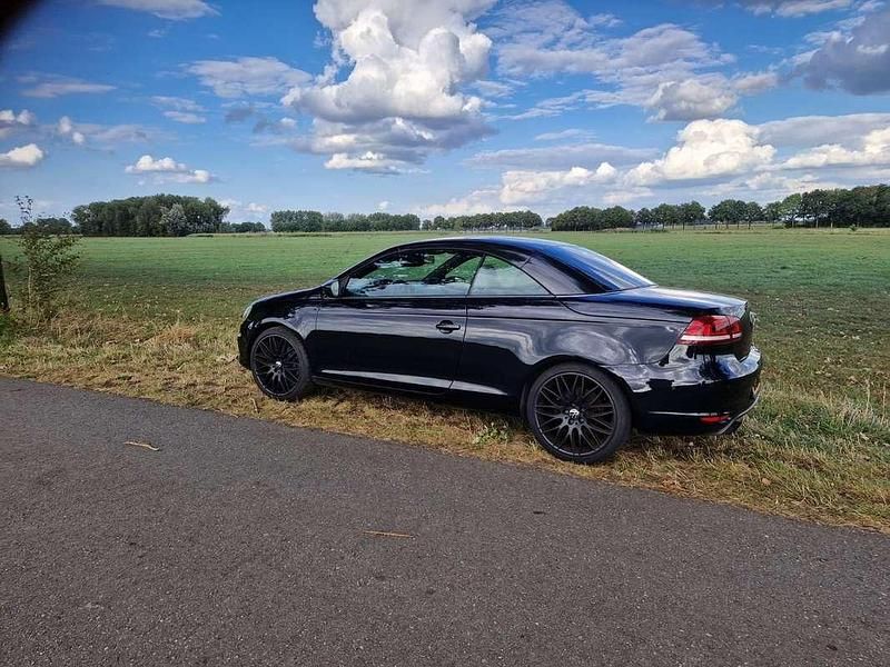 Zwart Gebruikt 2011 VW Eos Highline Cabriolet | € 9.650 - Afbeelding 1/4