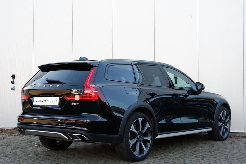 Occasion Volvo V60 CC Pro 251 PK (184 kW) 2021 Zwart Stationwagen