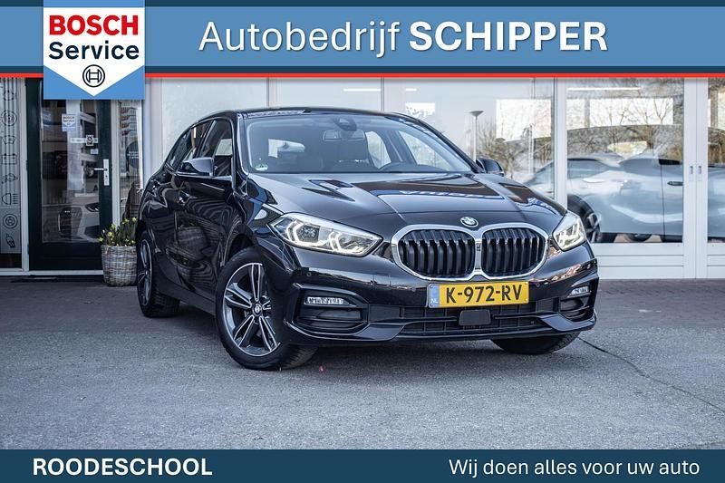 Zwart Occasion 2021 BMW 118 Executive Hatchback | € 22.950 (Eerlijke prijs) - Afbeelding 1/4