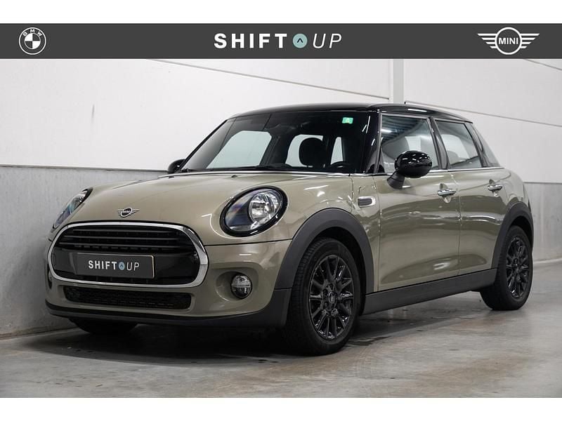 Grijs Gebruikt 2019 Mini Cooper Hatchback | € 16.940 (Eerlijke prijs) - Afbeelding 1/3