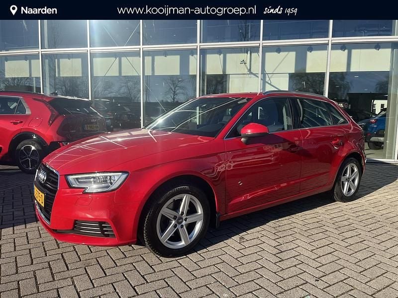 Rood Gebruikt 2017 Audi A3 Sportback Design Hatchback | € 13.945 (Eerlijke prijs) - Afbeelding 1/4