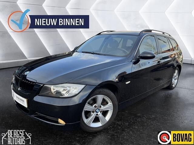 Zwart Gebruikt 2007 BMW 325 Executive Stationwagen | € 2.990 (Super prijs) - Afbeelding 1/4