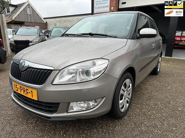 Beige (metallic) Occasion 2011 Skoda Fabia Ambition Hatchback | € 8.950 (Duur) - Afbeelding 1/4
