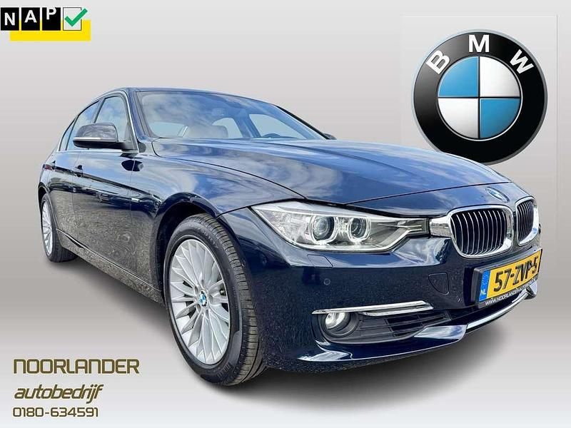 Blauw Gebruikt 2013 BMW 320 Performance Sedan | € 14.950 (Eerlijke prijs) - Afbeelding 1/4