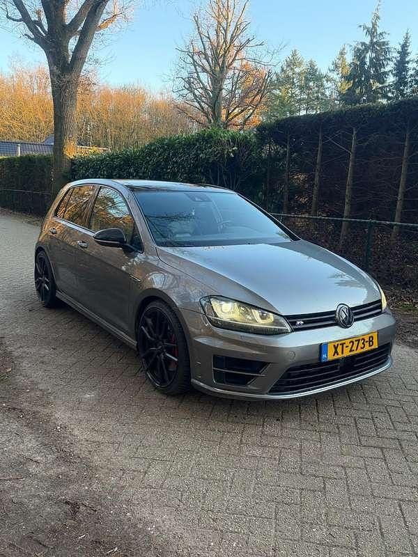 Grijs Occasion 2014 VW Golf VII R Stationwagen | € 17.500 (Eerlijke prijs) - Afbeelding 1/4