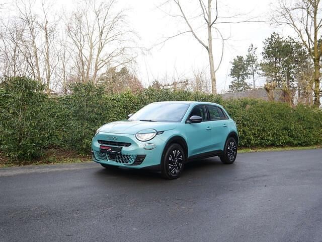 Blauw Nieuw 2025 Fiat 600 SUV | € 21.750 (Super prijs) - Afbeelding 1/4