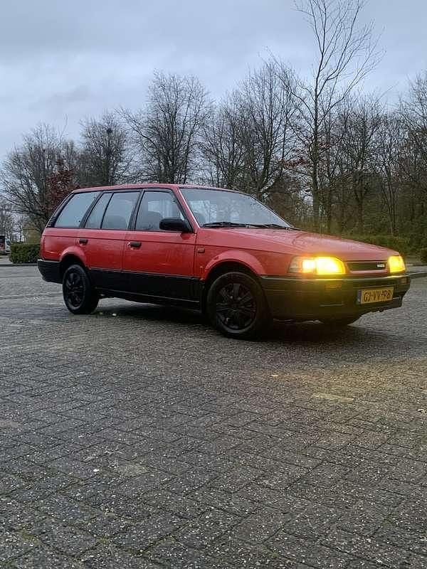 Occasion 1993 Mazda 323 Stationwagen | € 2.950 - Afbeelding 1/4