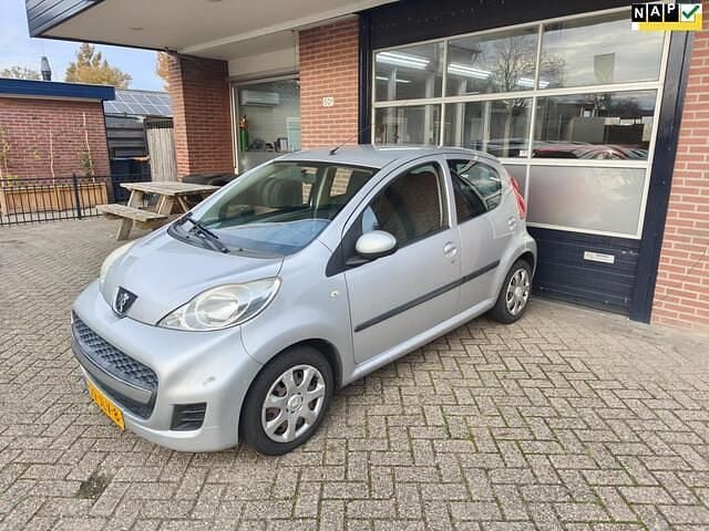 Grijs Gebruikt 2009 Peugeot 107 Hatchback | € 1.750 (Goede deal) - Afbeelding 1/4
