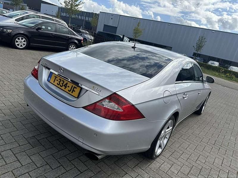 Grijs Gebruikt 2006 Mercedes CLS320 AMG Sedan | € 8.950 - Afbeelding 1/4