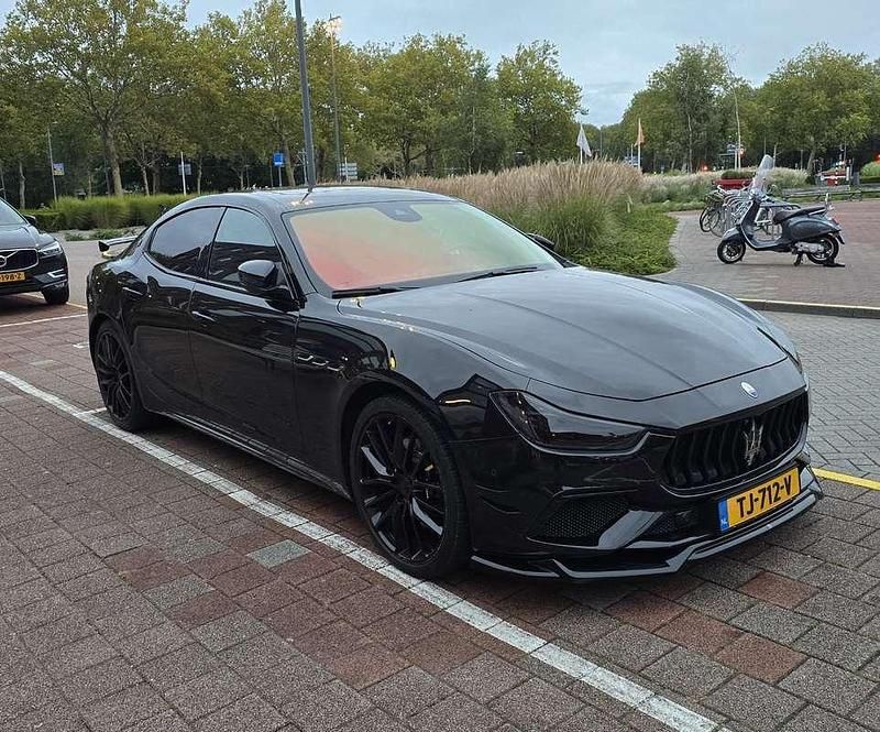 Zwart Gebruikt 2018 Maserati Ghibli GranLusso Coupé | € 69.500 - Afbeelding 1/4