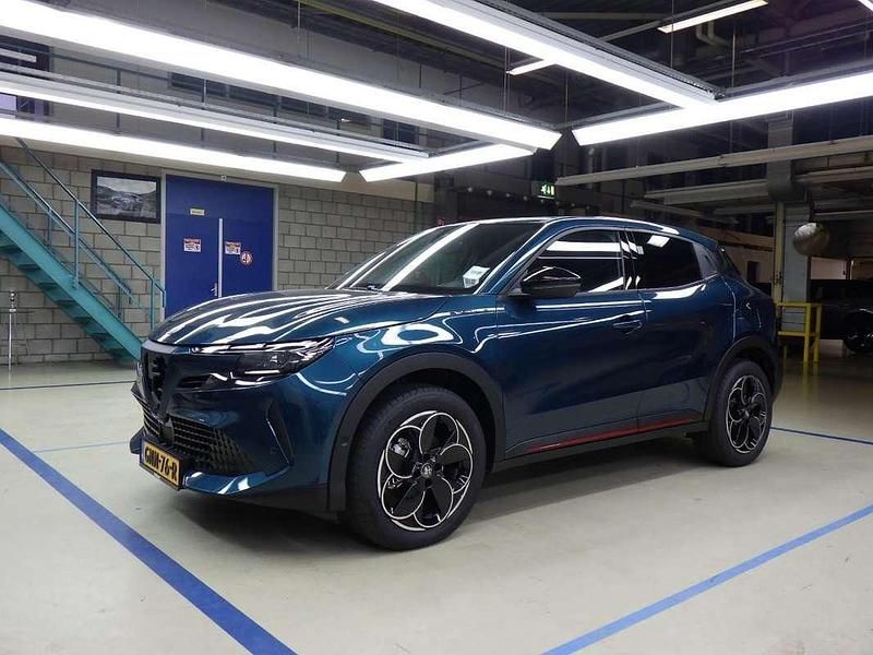 Blauw, metallic lak Gebruikt 2024 Alfa Romeo Junior Edizione Speciale SUV | € 31.900 (Goede deal) - Afbeelding 1/4