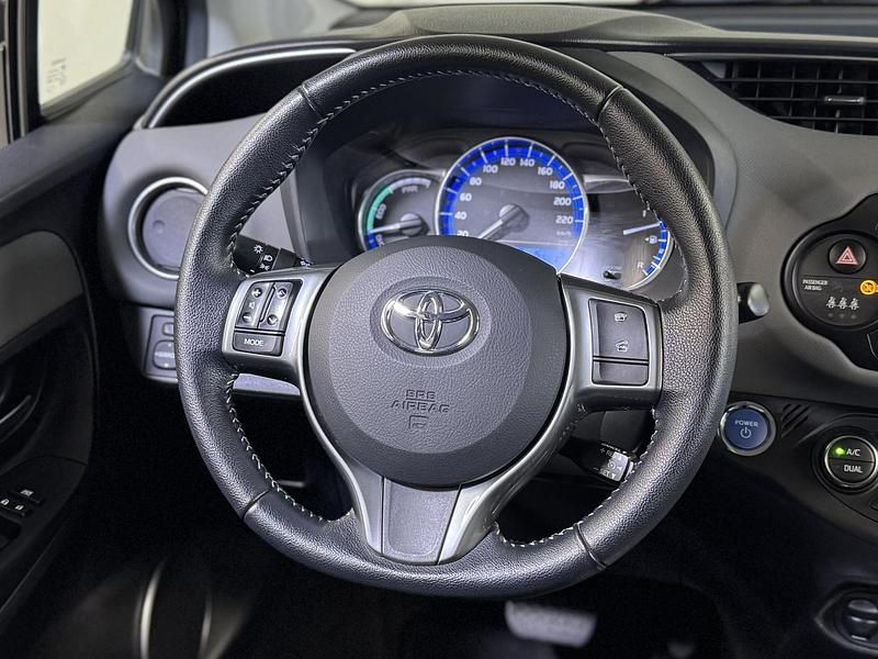Occasion Toyota Yaris Hybrid 101 PK (74 kW) 2015 Grijs Hatchback