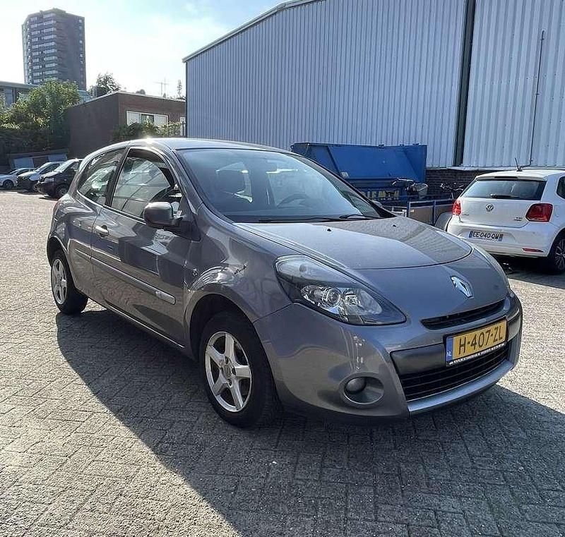 Occasion Renault Clio II Authentique 75 PK (55 kW) 2011 Grijs Hatchback