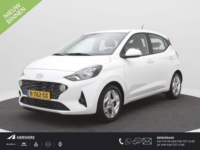 Polar white (licht wit) Gebruikt 2021 Hyundai i10 Comfort Hatchback | € 15.985 (Eerlijke prijs) - Afbeelding 1/4