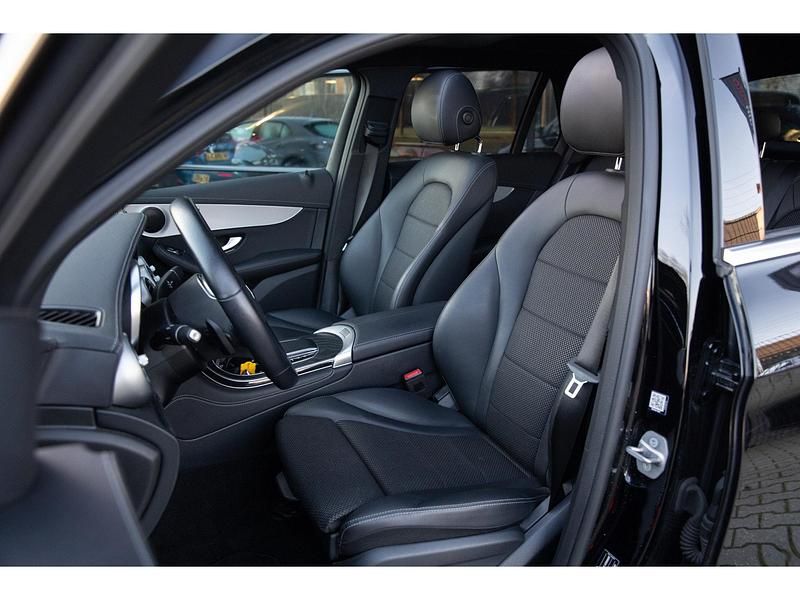 Occasion Mercedes GLC300 320 PK (235 kW) 2020 Zwart SUV