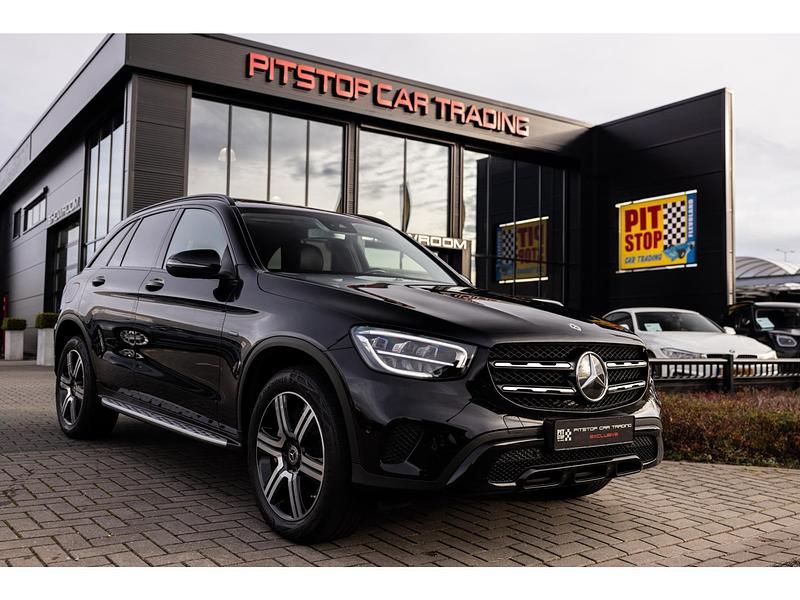 Zwart Gebruikt 2020 Mercedes GLC300 Premium SUV | € 34.850 (Eerlijke prijs) - Afbeelding 1/4