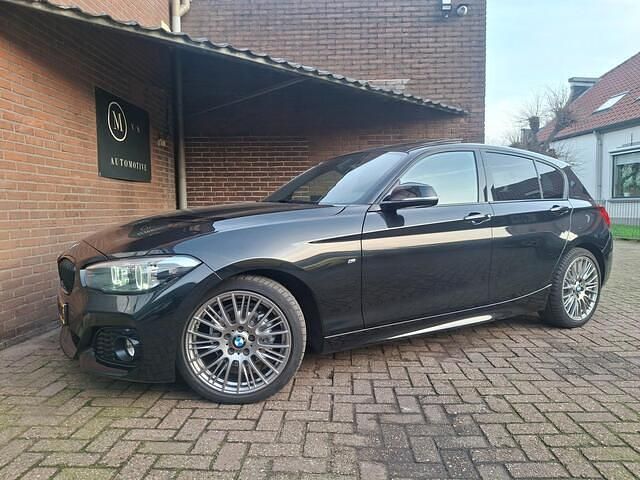 Occasion BMW 118 Shadowline 136 PK (100 kW) 2019 Zwart Hatchback