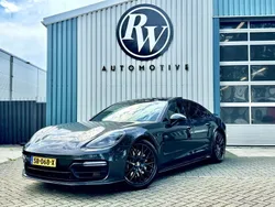 Grijs Gebruikt 2017 Porsche Panamera Sport Sedan | € 54.499 (Eerlijke prijs)
