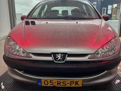Zilver Gebruikt 2005 Peugeot 206 | € 600 (Goede deal)