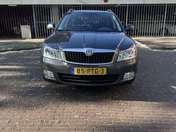Grijs Gebruikt 2011 Skoda Octavia Elegance Stationwagen | € 1.500 (Eerlijke prijs)