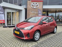 Rood Gebruikt 2015 Toyota Yaris Hatchback | € 9.900 (Eerlijke prijs)