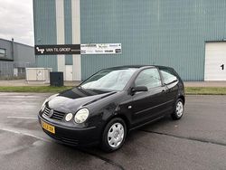 Zwart (metallic) Gebruikt 2003 VW Polo Hatchback | € 1.299 (Eerlijke prijs)