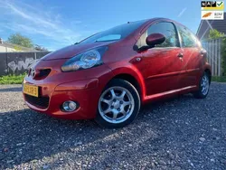 Rood Gebruikt 2010 Toyota Aygo Hatchback | € 3.999 (Goede deal)