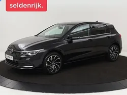 Zwart Gebruikt 2021 VW Golf VIII Style Hatchback | € 21.400 (Goede deal)