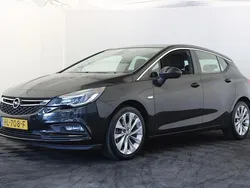 Zwart, metallic lak Gebruikt 2015 Opel Astra Edition Hatchback | € 5.999 (Eerlijke prijs)
